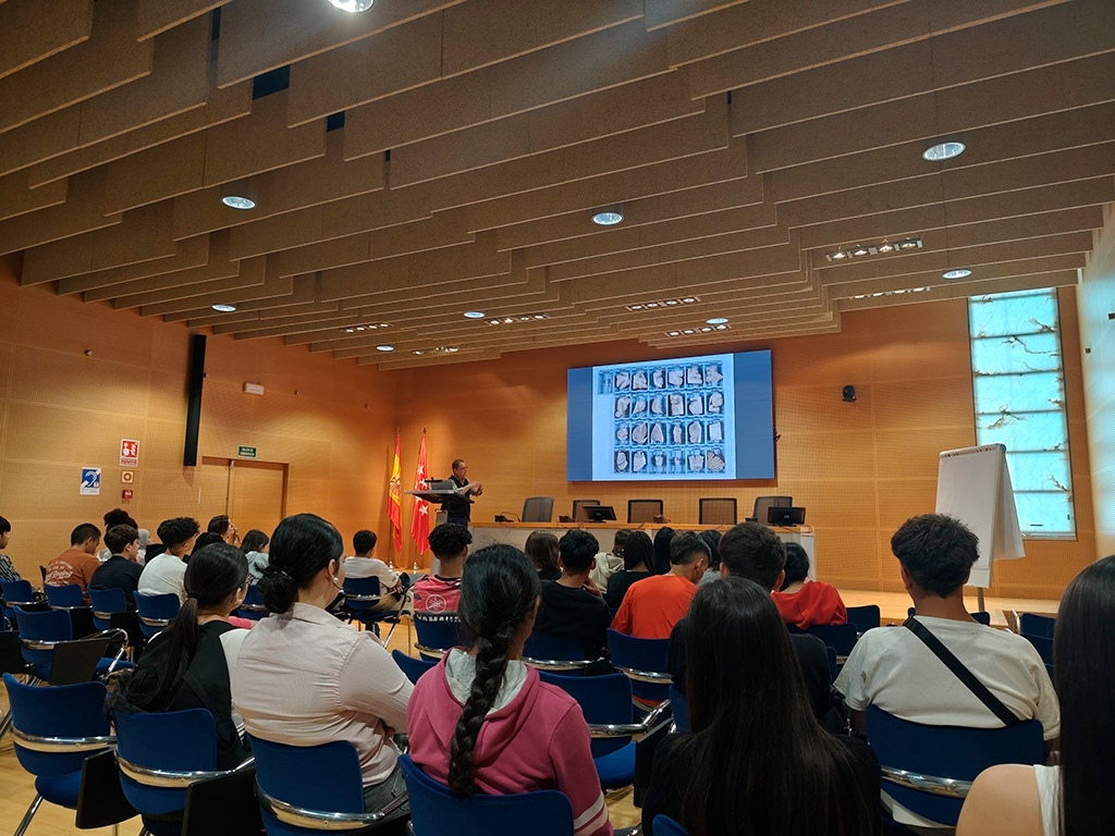 El IES Villa de Vallecas visita el Centro de Investigación de Enfermedades Neurológicas (CIEN)